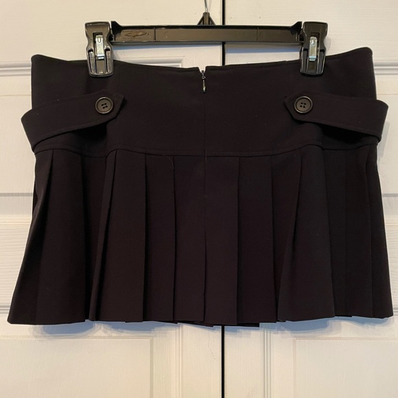 BCBG black schoolgirl pleated miniskirt 8 - Picture 3 of 4